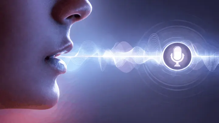 Stimme, Mikrofon und Klangwellen als Visual fuer KI-Stimmen